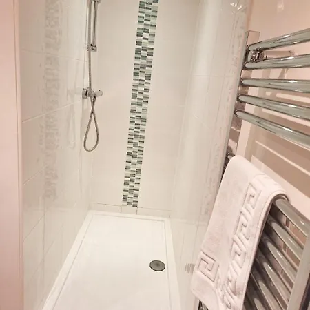 아파트 Lot 4, The Old Auction Rooms, With Parking 휫비