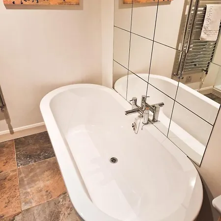 Lot 4, The Old Auction Rooms, With Parking 휫비