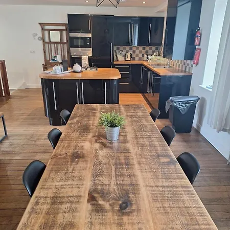 Lot 4, The Old Auction Rooms, With Parking 아파트